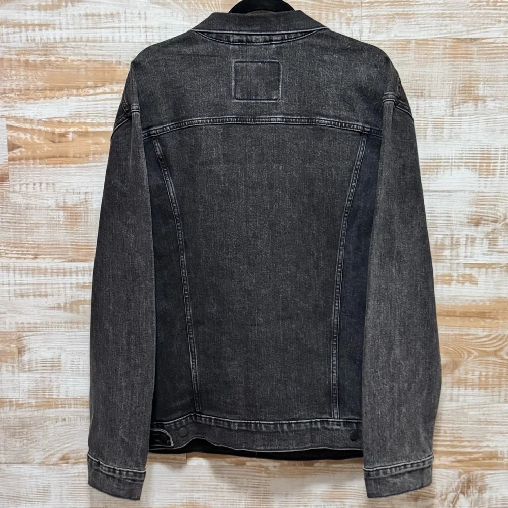 Levi’s Mens Washed Black Denim Trucker Jacket in Size XXL - Picture 2 of 7